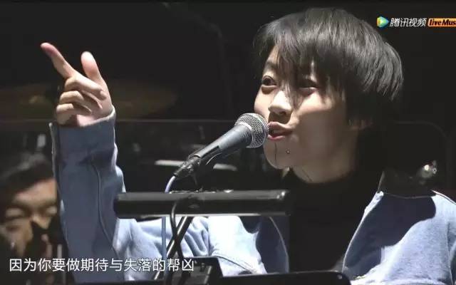 王菲现身窦靖童演唱会，两代音乐传奇之夜