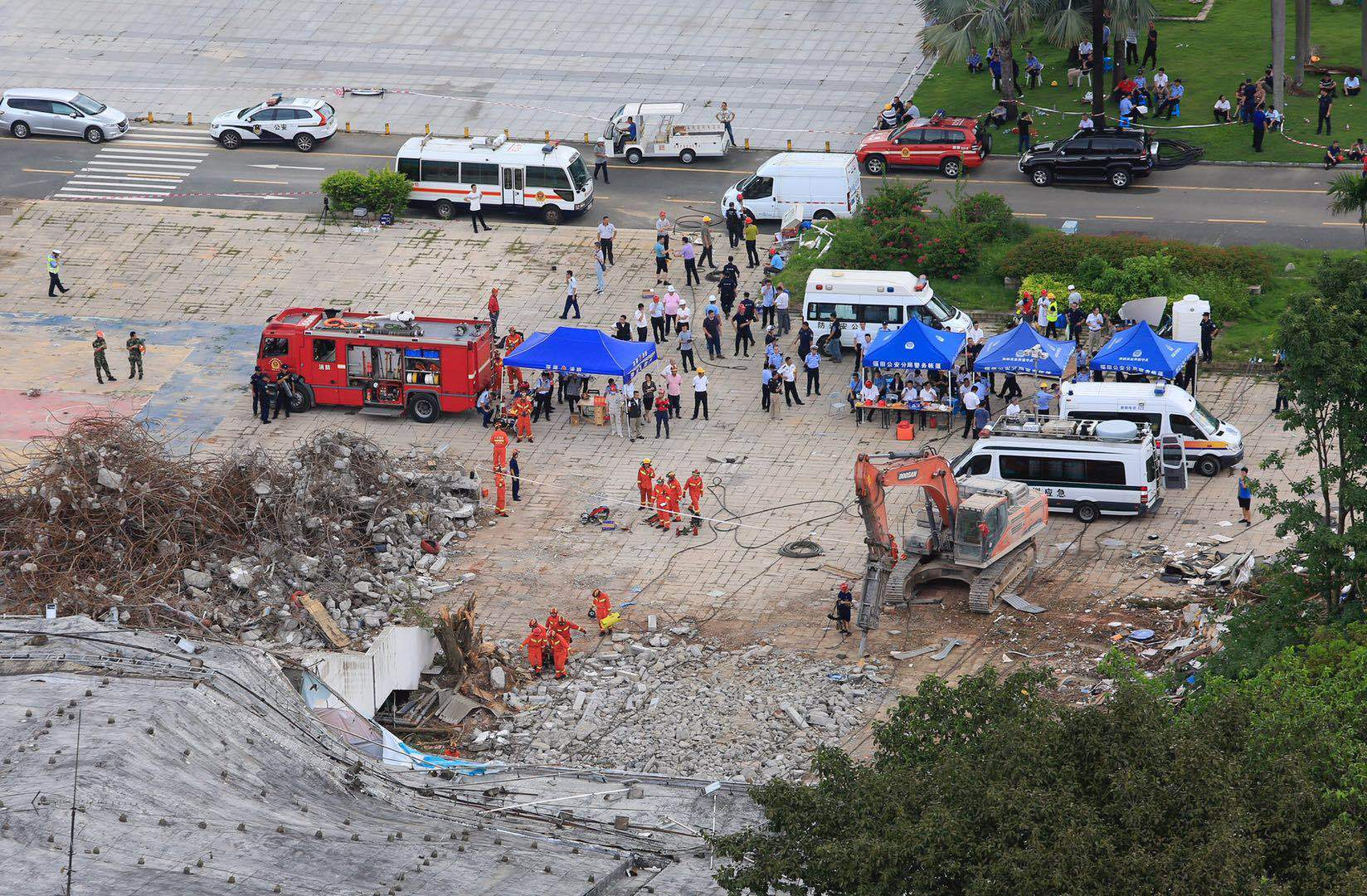 深圳施工现场地面坍塌事故致13人失联，事故反思与应对策略