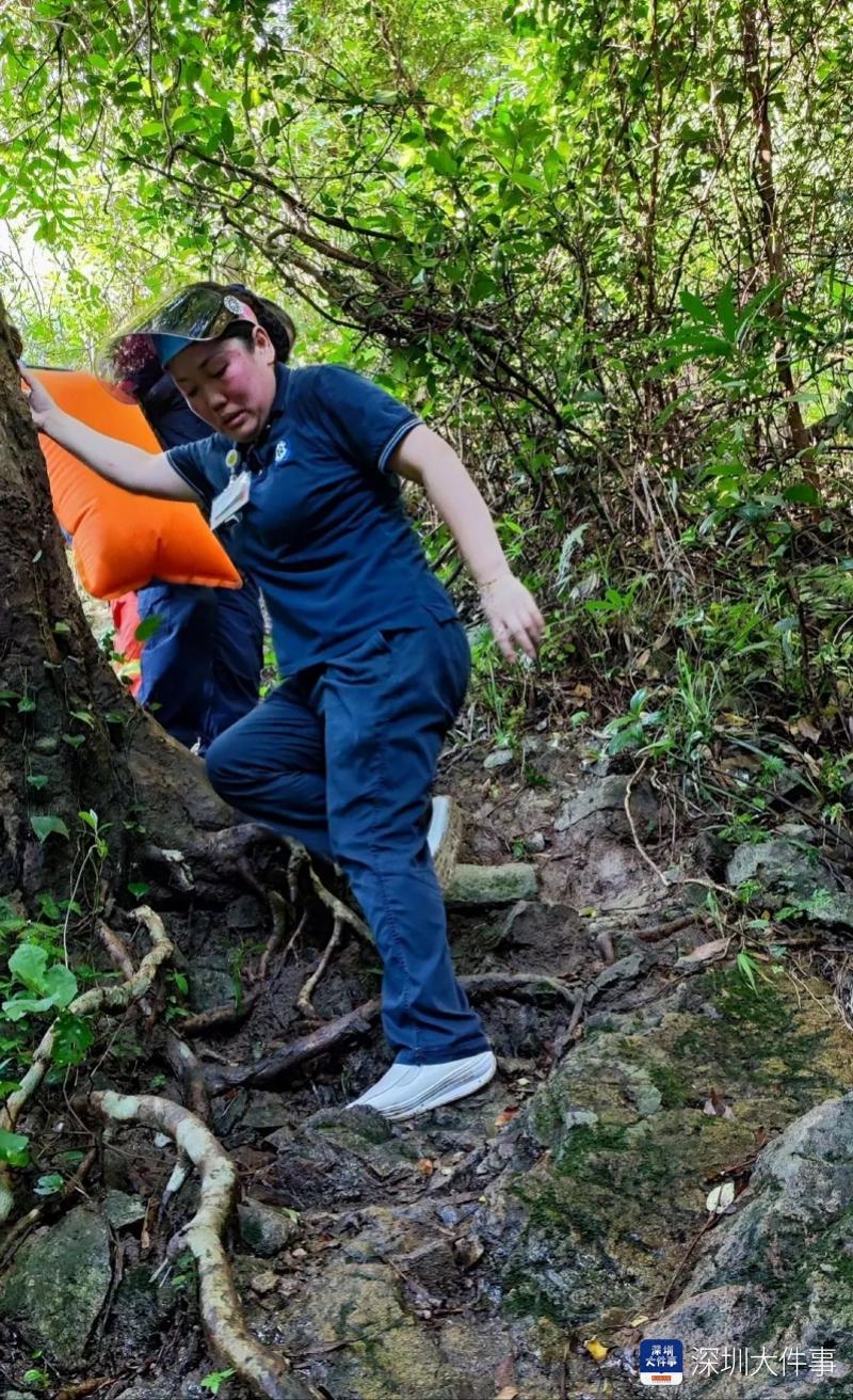 女生爬山冷风过敏，紧急救援紧急下山