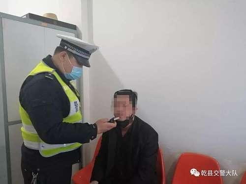 女子举报丈夫开车看美女，交警强调安全驾驶至关重要