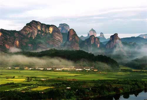 中国壮丽山河，百大景点一览探秘之旅