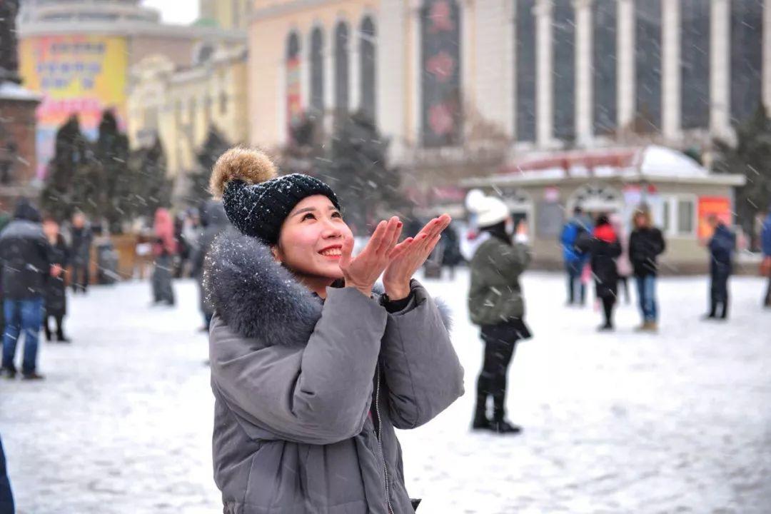 哈尔滨园区推出雪人认领活动，198元认领独特雪人，感受冬日玩雪乐趣