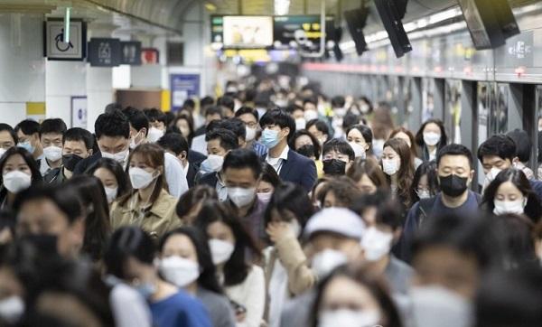 韩国空难幸存乘务员揭秘生死瞬间与无尽哀思