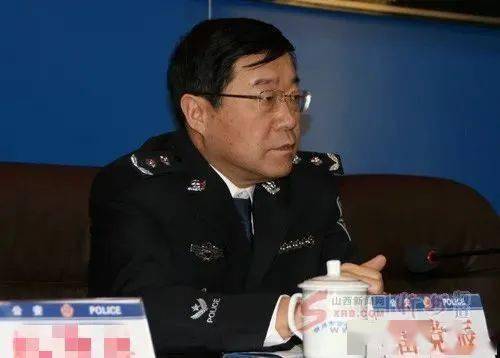 副厅官员卸任八年后的落马之路，从服务员到权力之巅的反思