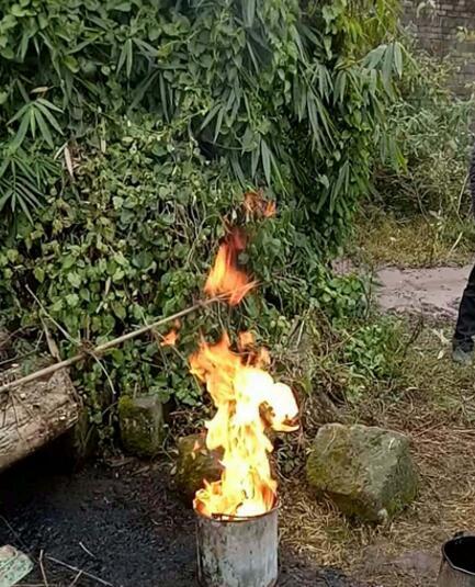 村民钻出水井惊现火井，挑战与机遇并存探秘之旅