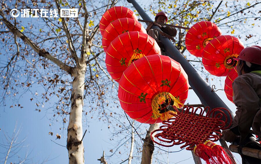 多地节俭办春节，灯笼悬挂不再过度