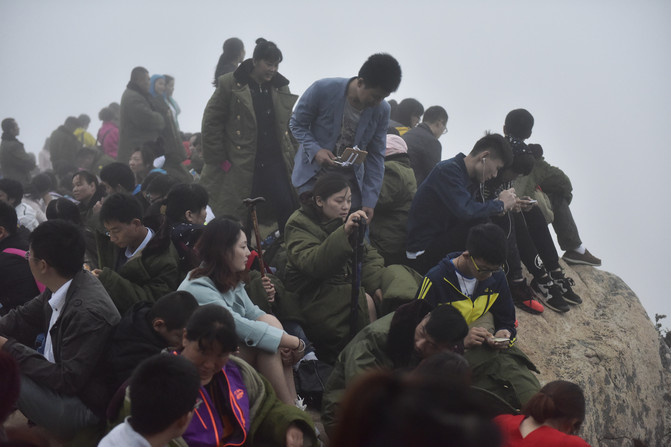 机器人助力游客泰山攀登更轻松